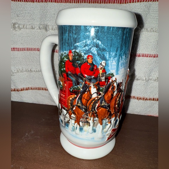 Budweiser Holiday Stein Collection Box - Red and Gold - Picture 2 of 13